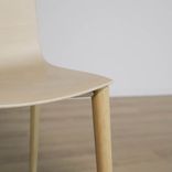 Begagnad matstol Catifa 46 från Arper. Mått: Sitthöjd 48 cm, rygghöjd 38 cm, ryggbredd 30 cm, sittbredd 39 cm, sittdjup 45 cm. 