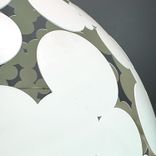 Begagnad taklampa Camouflage från Zero i vit finish och rund form. Mått: diameter 80 cm. 