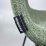 Begagnad barstol från Johanson Design, modell Pelican 08-65. Klädd i grönt tyg med svart underrede. Mått: Bredd 47 cm x Djup 50 cm x höjd 99 cm x Sitthöjd 65 cm. 