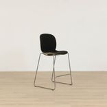 Begagnad svart Profim Barstol Noor Up med hög komfort, stapelbar design. Passar perfekt för diverse miljöer.