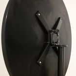 Begagnat hopfällbart bord Yop från Arper med rund bordsskiva och stativ i aluminium. Mått: Diameter 79 cm och höjd 75 cm. 