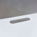 Begagnat laptopbord Tool från Offecct, med ljusgrå bordsskiva. Mått: justerbar höjd mellan 55 till 72 cm. 