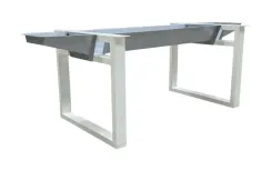 Begagnat konferensbordsstativ i vit/grå färg. Mått: Höjd 68 cm x Bredd 194 cm x Djup 84 cm. 