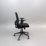 Begagnad kontorsstol Valo Sync från Dauphin i svart. Mått: Justerbar sitthöjd från 42 cm till 52 cm. 