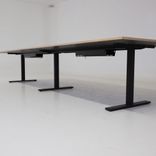 Begagnat konferensbord Frankie från Martela i ek. Mått: Bredd 420 cm, djup 120 cm och höjd 73 cm. 