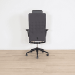 Begagnad kontorsstol ID Trim från Vitra i grått tyg. Mått: Höjd: 99 -110 cm, Höjd på ryggstöd: 60 cm, Sitthöjd: 40 - 52 cm. 