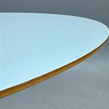 Begagnat runt barbord Madison från Johanson Design. I ljus turkos färg med fasade kanter och kromstativ. Mått: diameter 90 cm och höjd 101 cm.
