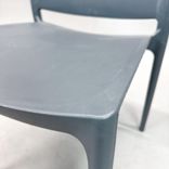 Begagnad utestol Maya från Siesta i grå färg. Mått: bredd 44 cm, djup 50 cm och höjd 81 cm, sitthöjd 45 cm. 