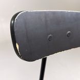 Begagnad barstol Afteroom från Menu med grå klädsel, svart ryggstöd och svart underrede i stålrör. Mått: Djup 55 cm, höjd 92 cm och sitthöjd 63 cm. 