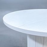 Begagnat soffbord Cap från Karl Andersson & Söner i vitt. Mått: Diameter 70 cm, och höjd 54.5 cm. 