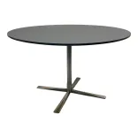 Begagnat matbord från Gärsnäs, modell Rotor. Bordsskiva i grå färg, med ben i borstat stål. Mått höjd 74 cm, bredd 120 cm, djup 120 cm. 