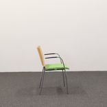 Begagnad konferensstol Spira från Lammhults med grön sits. Mått: Längd 83 cm, Sittbredd 41 cm, Sitthöjd 46 cm. 