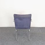 Begagnad konferensstol Quilt från Offecct i mörkgrått. Mått: Höjd 83 cm, sitthöjd 44 cm, bredd 53 cm, djup 62 cm. 