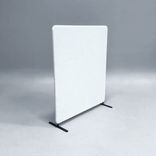 Begagnad golvskärm Softline 30 från Abstracta i ljusbeige tyg. Mått: bredd på 120 cm, djup 3 cm, höjd 136 cm. 