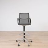 Begagnad kontorsstol Setu från Herman Millers. I svart mesh med svart fot. Mått: Höjd: 128 cm, Sitthöjd: 68-89 cm, Sittbredd: 48 cm, Rygghöjd: 46 cm. 