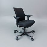 Begagnad kontorsstol H05 från HÅG i svart. Mått: Sitthöjd justerbar mellan 43 cm och 54 cm. 