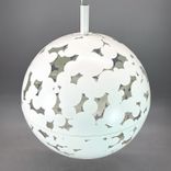 Begagnad taklampa Camouflage från Zero i vit finish och rund form. Mått: diameter 80 cm. 
