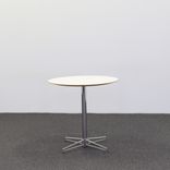 Begagnat cafébord X-bone från Johanson Design i vit färg och kromat stativ. Mått: diameter 75 cm och höjd 73 cm. 