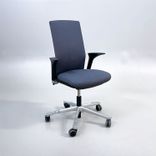 Begagnad kontorsstol Futu från HÅG med grå tygklädsel, aluminiumunderrede. Mått: Sitthöjd 40–55 cm. 