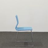 Begagnad konferensstol Viper 280 från Materia med helklädd ljusblå sits, förkromade stålbensmedar. Mått: Bredd 50 cm, djup 50 cm, sitthöjd 45 cm. 