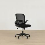 Begagnad kontorsstol Compact från Offix i svart. Mått: Sitthöjd: 42-52 cm, Höjd: 86-96 cm, Sittbredd: 48 cm, Ryggbredd: 44 cm, Sittdjup: 49 cm. 
