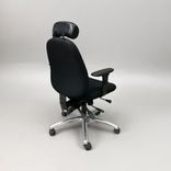 Begagnad kontorsstol Ronna från Officeline i svart med kromat fotkryss i metall. Mått: Sitthöjd 39–52 cm. 