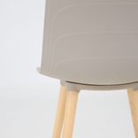 Begagnad konferensstol Grade från Lammhults. Höjd 79 cm, sitthöjd 47 cm, sittbredd 45 cm och sittdjup 40 cm. 