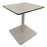 Begagnat soffbord från Karl Andersson & Söner, modell Ponoq. I vit färg med svart kant, pelare i vit lackerad metall. Mått: Höjd 40,5 cm x Bredd 40 cm x Djup 35 cm. 
