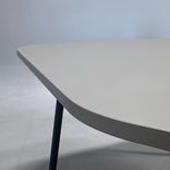 Begagnat hopfällbart bord Four Real Flake från Four Design i grå färg, svarta ben. Mått: bredd 150 cm, djup 129 cm och höjd 72 cm. 
