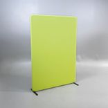 Begagnad golvskärm från Abstracta, modell Softline 50 i grönt. Mått: bredd: 120 cm, djup: 5 cm och höjd: 170 cm. 
