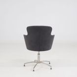 Begagnad konferensstol Zen från Gärsnäs med grå Alcantaraklädsel, underrede i aluminium. Mått: Höjd 83 cm, sitthöjd 45 cm, sittbredd 49 cm. 