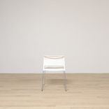 Begagnad konferensstol Aline 230 från Wilkhahn i vitt. Mått: Höjd: 78 cm, Sitthöjd: 46 cm, Rygghöjd: 36 cm, Ryggbredd: 47 cm, Sittbredd: 45 cm, Djup: 41 cm. 
