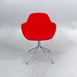 Begagnad konferensstol Palma från Offecct i rött med underrede i krom. Mått: Bredd 60 cm, Djup 64 cm, Höjd 81 cm, Sitthöjd 45 cm. 