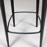 Begagnad barstol Visu från Muuto i svart. Mått: Bredd 41,5 cm, djup 40 cm, höjd 88,5 cm, sitthöjd 75 cm. 