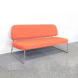 Begagnad soffa Polar från Martin Stoll i orange. Mått: bredd 156 cm, djup 78 cm, sittdjup 55.5 cm, sitthöjd 41 cm, höjd 77 cm. 
