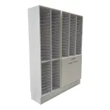 Begagnad Postfackssortering från TreCe, 100 fack med utdragbara plastbrickor . I vitt utförande. Mått: höjd 193,5 cm, bredd 150 cm, djup 37 cm. 
