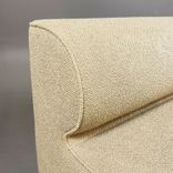 Begagnad Audo Copenhagen Eave soffa i brunbeige klädsel med svarta ben. Mått: Bredd 165 cm, djup 75 cm, höjd 79 cm, sitthöjd 48 cm. 