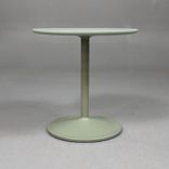 Begagnat runt soffbord Soft Side Table från Muuto i ljusgrönt. Mått: diameter 48 cm och höjd 48 cm. 