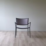Begagnad fåtölj Jig från Massproductions. Mått: Sittbredd: 62,9 cm, Sittdjup: 62,5 cm, Höjd: 76 cm, Sitthöjd: 38 cm. 