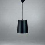 Begagnad taklampa Hide från Zero i svart. Mått diameter 30 cm och höjd 32 cm. 