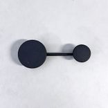 Begagnad klädhängare Afteroom Small från Audo Copenhagen. I svart metall. Mått bredd 18.5 cm, djup 4 cm och höjd 7.4 cm. 