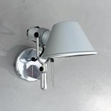 Begagnad vägglampa Tolomeo Faretto i aluminium från Artemide. Mått: Djup 25 cm, Höjd 23 cm. 