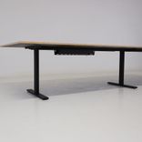 Begagnat konferensbord Frankie från Martela i ek. Mått: Bredd 420 cm, djup 120 cm och höjd 73 cm. 