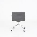 Begagnad stol med hjul Bond från Offecct i grått tyg, kromat stativ och 5-kryssfot. Mått: Höjd 79 cm och sitthöjd 46 cm. 