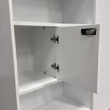 Begagnat towerskåp vänster från Edsbyn i vit färg. Mått: bredd 43 cm, djup 84 cm och höjd 129 cm. 