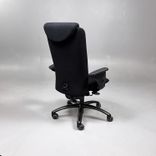 Begagnad kontorsstol Apollo från Savo i svart. Med arm och nackstöd. Mått: justerbar sitthöjd 45 - 60 cm. 