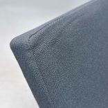 Begagnad fåtölj Bond från Offecct. I grått tyg med ett kromat kryssunderrede. Mått: bredd 68 cm, djup 67 cm och höjd 69 cm. 