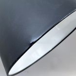 Begagnad golvlampa Bender från Northern Lightning i svart med vit insida. Mått: diameter 45 cm, höjd 172 cm.  