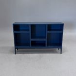 Begagnad öppen förvaring Stacked från Muuto i blått. Mått: bredd 120 cm, djup 35 cm och höjd 104 cm. 