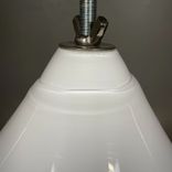 Begagnad vit taklampa 010 från A-B-C med handblåst opalglasskärm, vit gummikabel. Mått: diameter 25 cm och höjd 45 cm. 